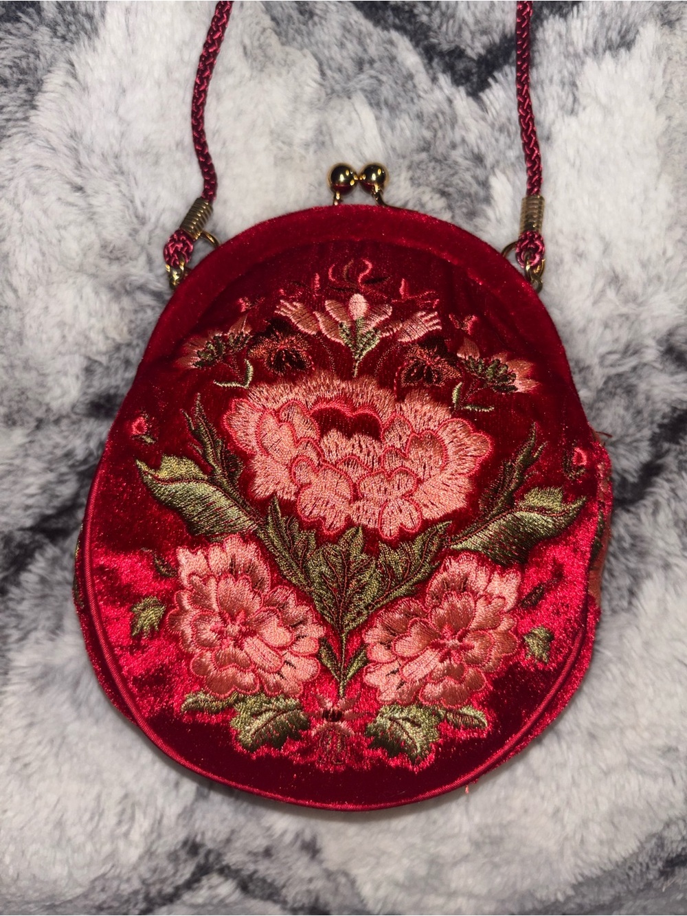 VintageEmbroidered Red Velvet Kiss-Lock Wristlet